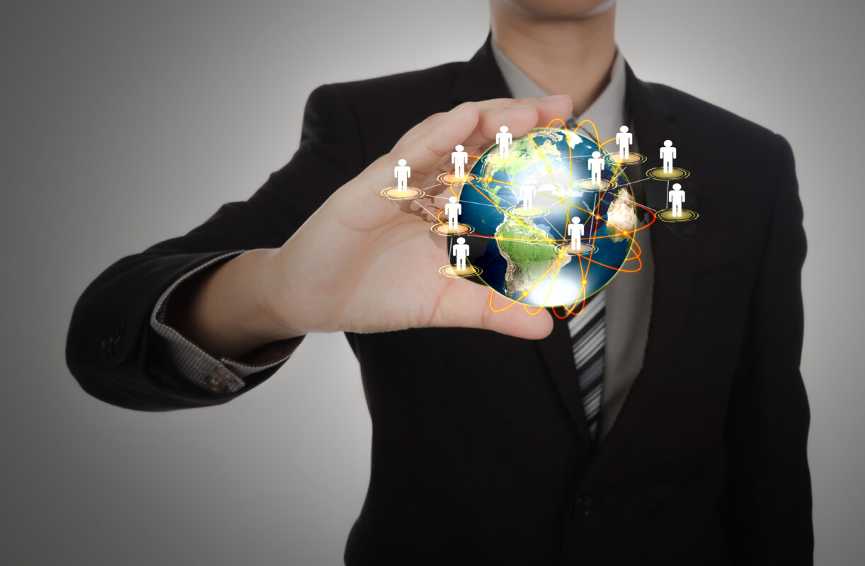 Kinh doanh quốc tế thúc đẩy quá trình toàn cầu hóa.