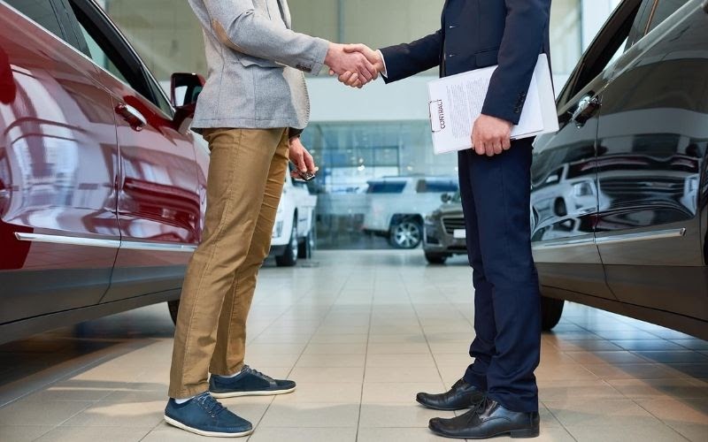Mức lương của sale xe hơi sẽ phụ thuộc vào doanh số bạn bán được