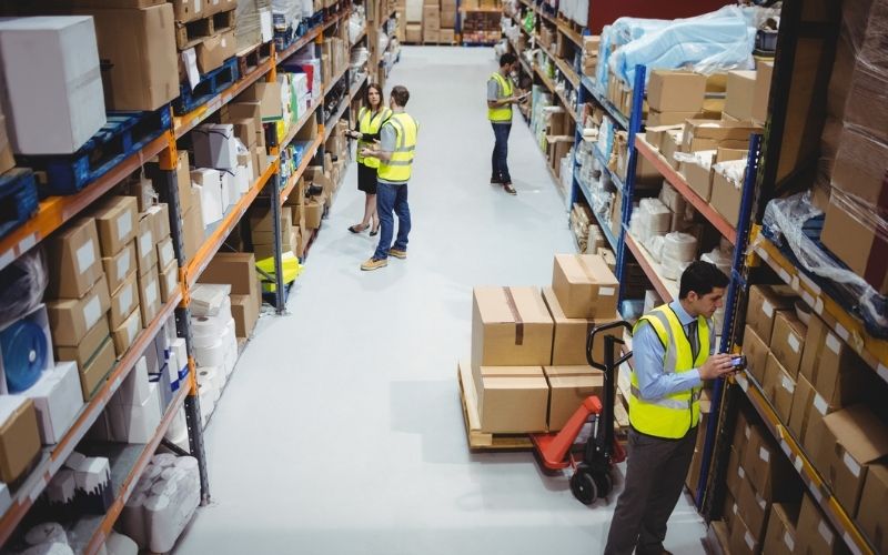 Nhân viên Sale Logistics sẽ thực hiện tìm kiếm khách hàng có nhu cầu