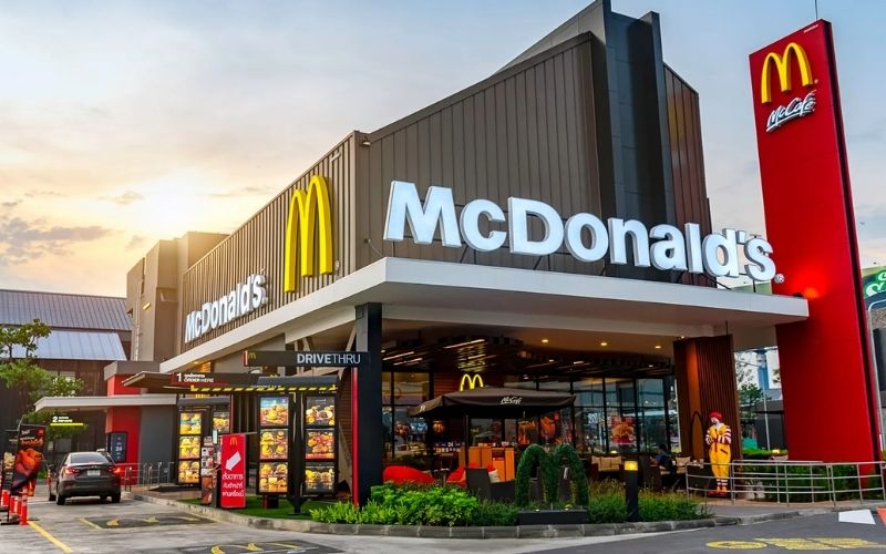 McDonald’s là chuỗi kinh doanh thức ăn hình thức nhượng quyền có doanh thu lớn