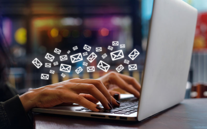 Khi khách hàng có email thắc mắc về sản phẩm cần phải có phản hồi ngay